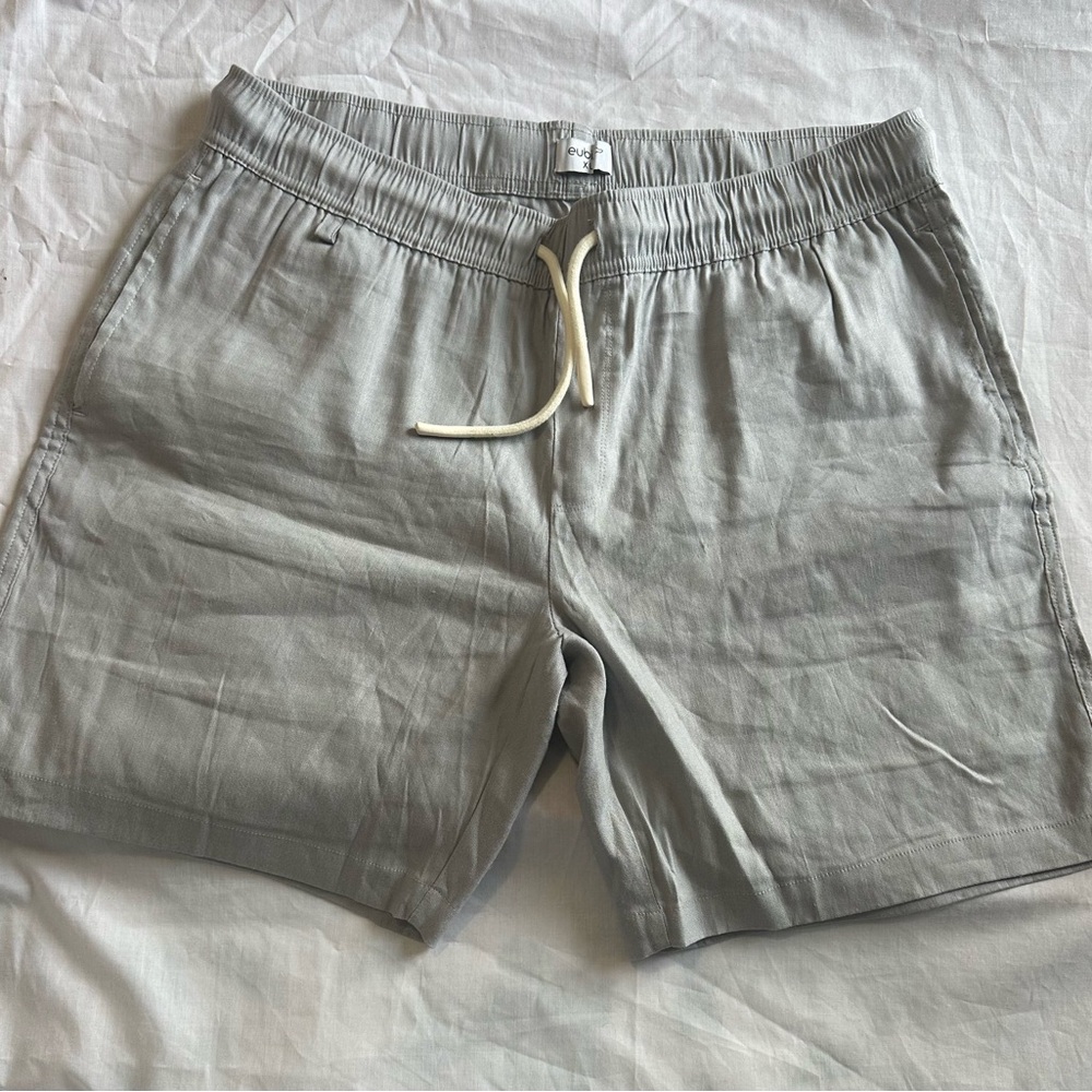 Eubi Men's Shorts in Light Gray